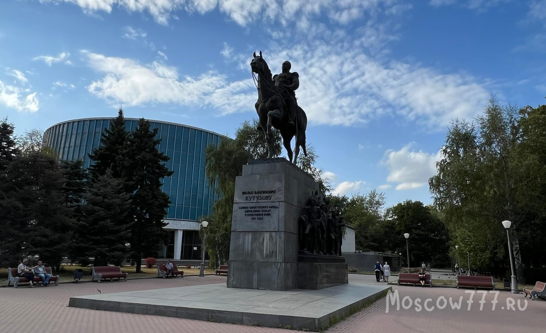 Памятник Михаилу Кутузову